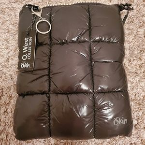 NWT Women's Winter ISKIN Puffy Clutch. Grey Zippered Lined Key Chain Waterproof